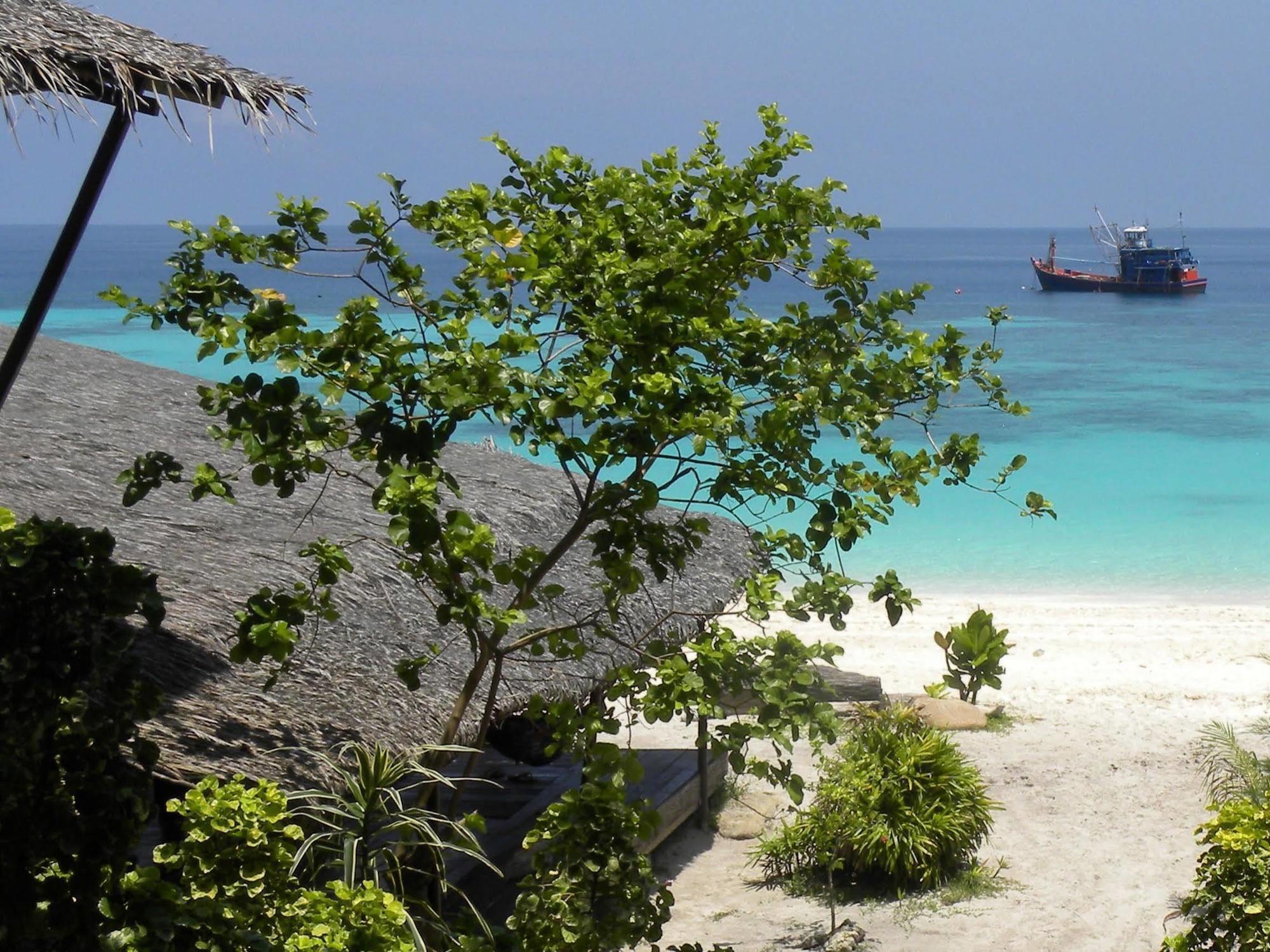 Blue Tribes Garden Beach Resort Koh Lipe Eksteriør billede